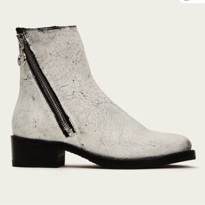 FRYE Demi White Ankle Boots Cracked Paint
